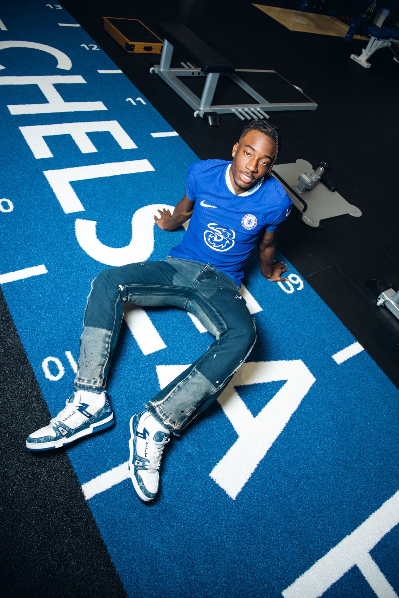 The 5th Stand app editorial/Players stock/Madueke/Madueke_at_his_new_home