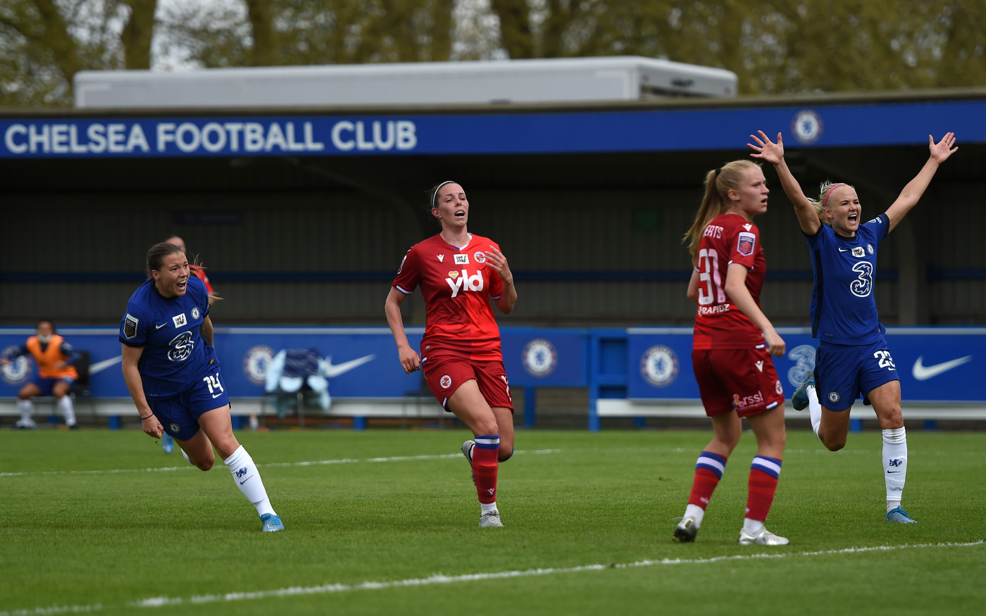 女子サッカーマッチレポート チェルシー 5 リーディング 0 ニュース 公式サイト チェルシー フットボールクラブ