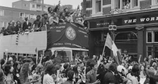 Tuesday The Chelsea team return to the World's End in Chelsea, with the UEFA Cup Winners' Cup, London, UK, 22nd May 1971. They won the trophy in a match against Real Madrid.