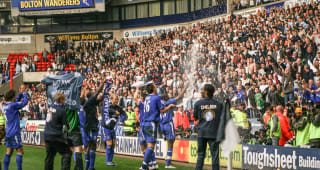 Wednesday REEBOK STADIUM, BOLTON - APRIL 30TH 2005. players and staff celebrate after the Barclays Premier League match between Bolton Wanderers and Chelsea, April 30th, 2005. Chelsea won 2-0 to secure the club's winning of the Barclays Premiership Title.
