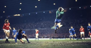  Chelsea goalkeeper Tony Godden gathers a cross during the Canon League Division One match between Manchester United and Chelsea held on April 9, 1986 at Old Trafford. Chelsea won the match 2-1. 