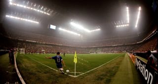 Wednesday Dennis Wise taking a corner in the San Siro v AC Milan in a Champions League game, 1999. The game finished 1-1