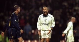 1 Dec 1998:  Chelsea player/manager Gianluca Vialli goes close during the Worthington Cup quarter-final against Wimbledon at Selhurst Park in London. Wimbledon won 2-1. \ 