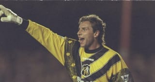 4 Sep 1996:  Dimitri Kharine orchestrates his defence during the Premier League match between Arsenal and Chelsea at Highbury in London. The match ended in a 3-3 draw. 