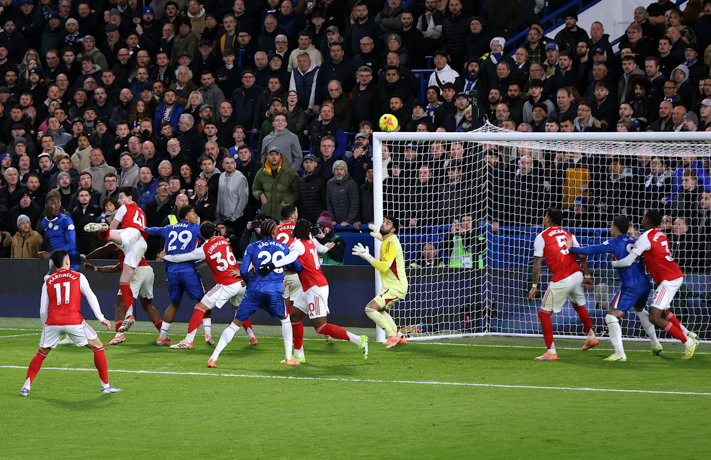 https://img.chelseafc.com/image/upload/f_auto%2Cw_1400%2Cq_90/editorial/match-reports/2025-26/Arsenal%20H/Trevoh_Chalobah_header_vs_Arsenal_3.jpg