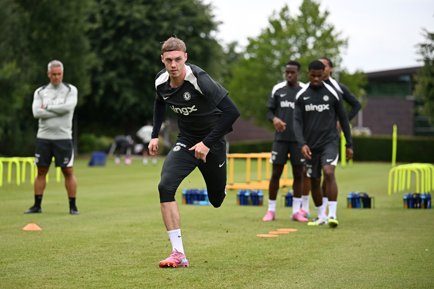 https://img.chelseafc.com/image/upload/f_auto%2Cw_1400%2Cq_90/editorial/news/2025/08/07/Cole_Palmer_Chelsea_training_Aug_7_2025.jpg