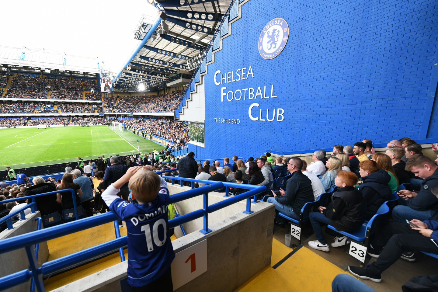 https://img.chelseafc.com/image/upload/f_auto%2Cw_1440%2Cc_fill%2Cg_faces%2Cq_90/editorial/news/2019/8/stamford-bridge-fans-view.jpg