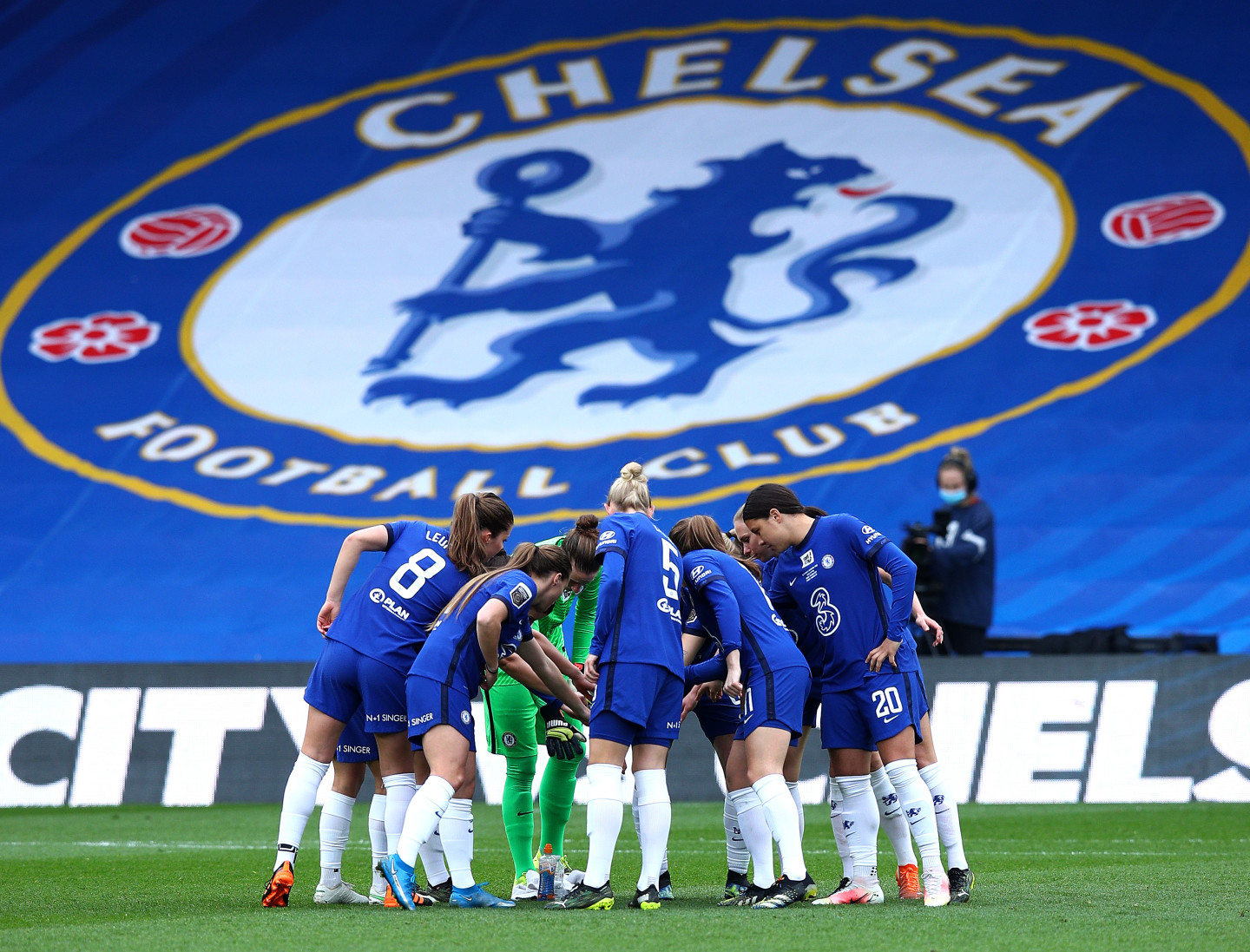 https://img.chelseafc.com/image/upload/f_auto%2Cw_1440%2Cc_fill%2Cg_faces%2Cq_90/editorial/women%27s-team/CFCW_Team_ContiCup.jpg