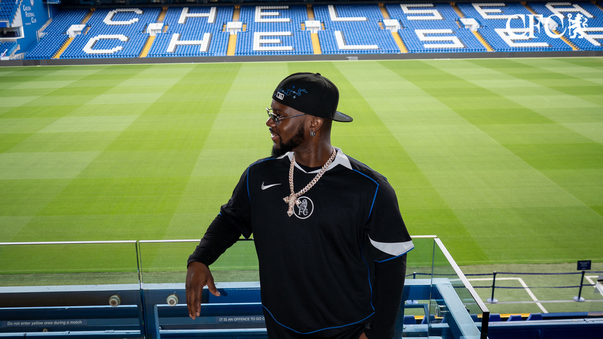 Michael Essien made me fall in love with Chelsea â?? Top Ghanaian musician King Promise