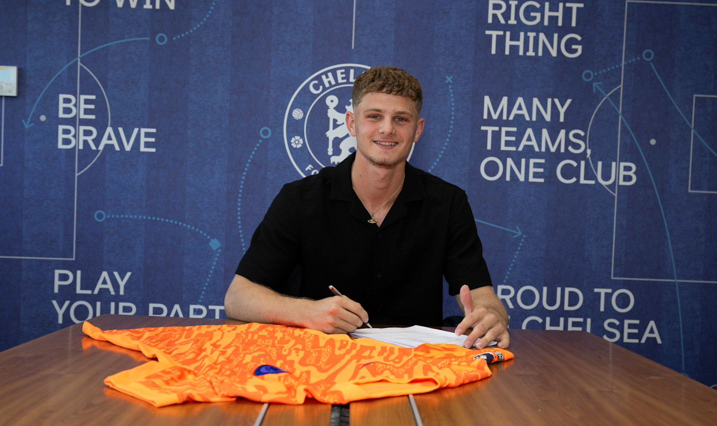Chelsea Under-21 goalkeeper max Merrick signs a new three-year contract with the club