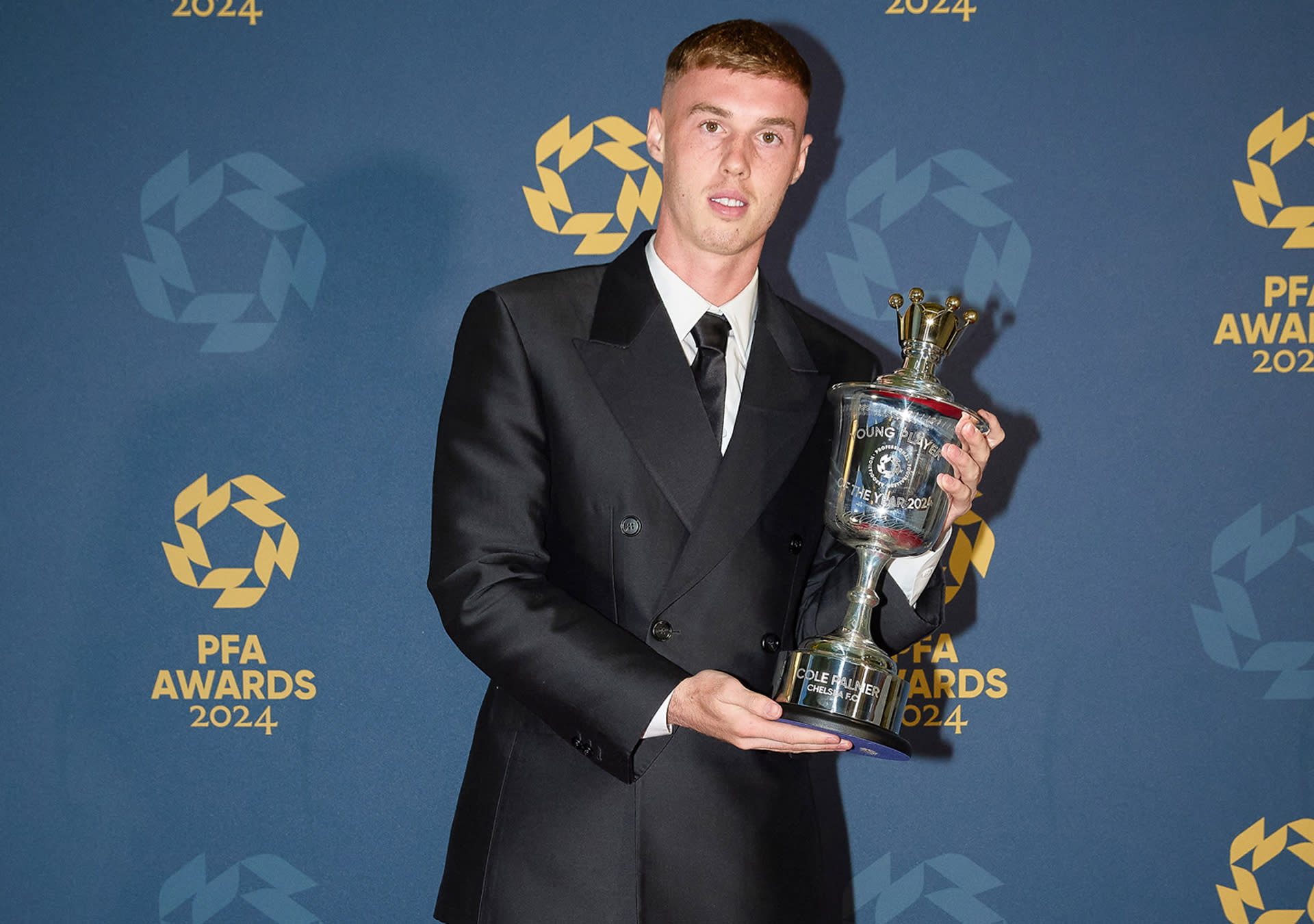Cole Palmer holds the 2024 PFA Young Player of the Year trophy