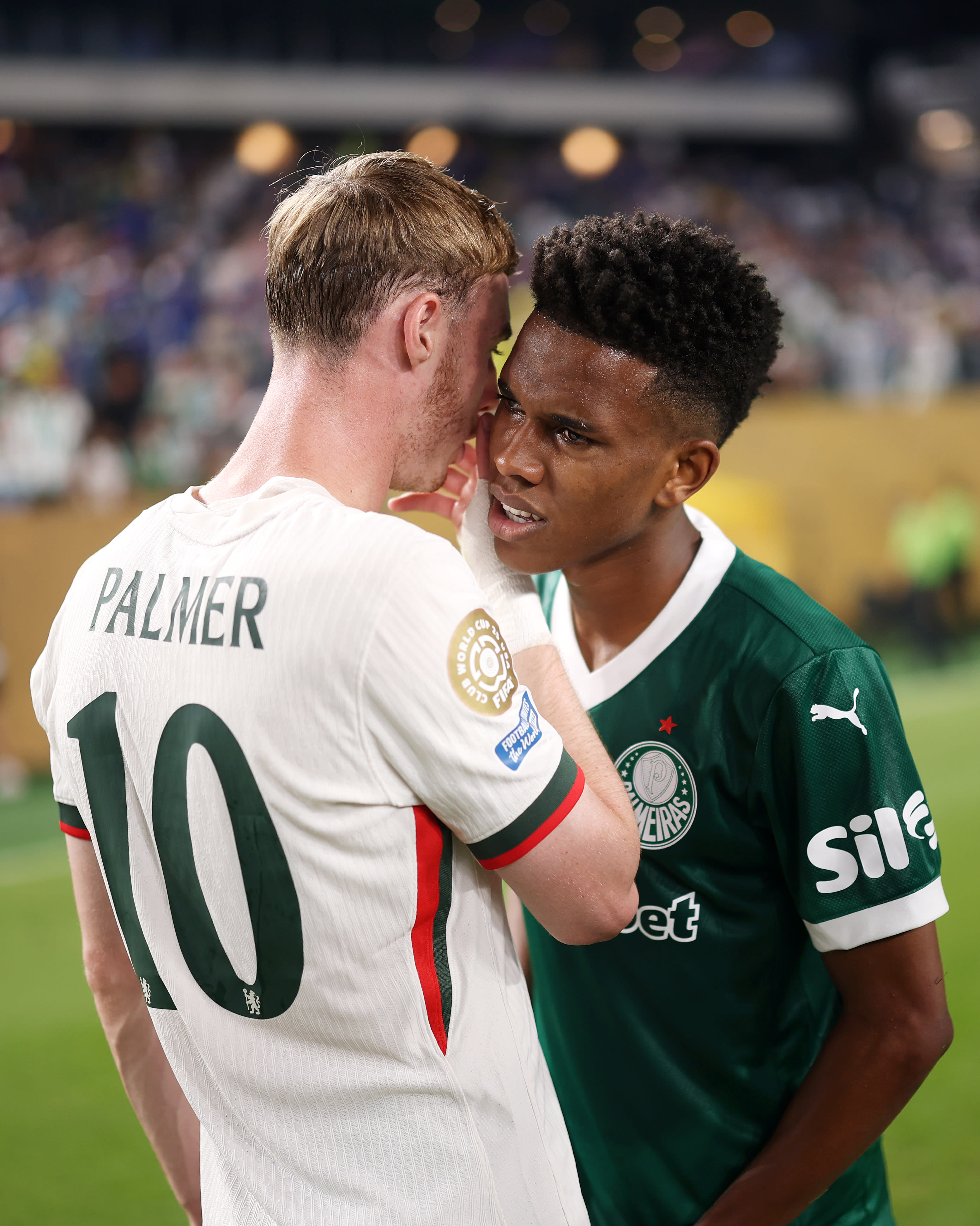 Estêvão speaks with Cole Palmer after Palmeiras faced Chelsea at the 2025 Club World Cup