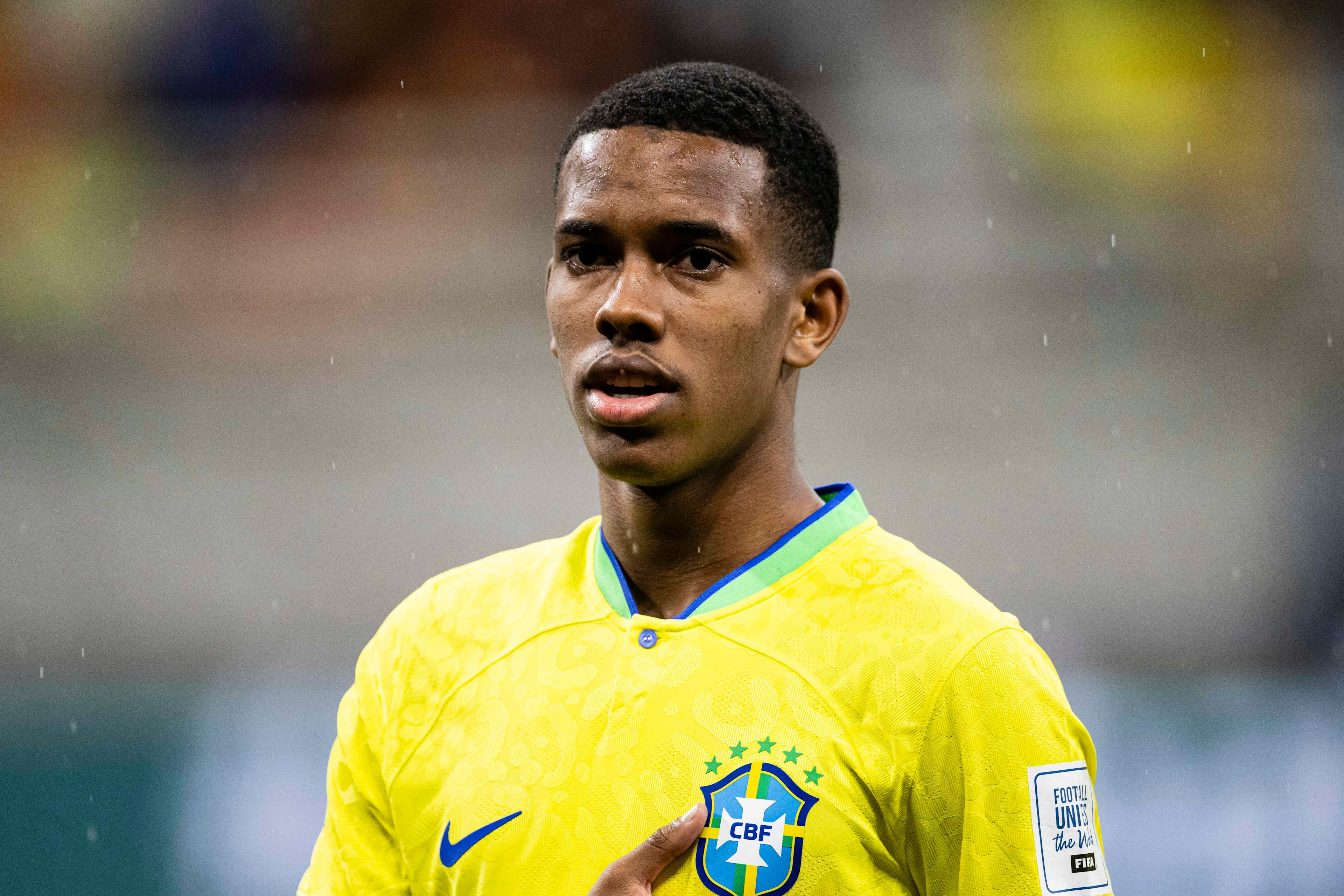 Estêvão carries the ball during a senior appearance for Brazil