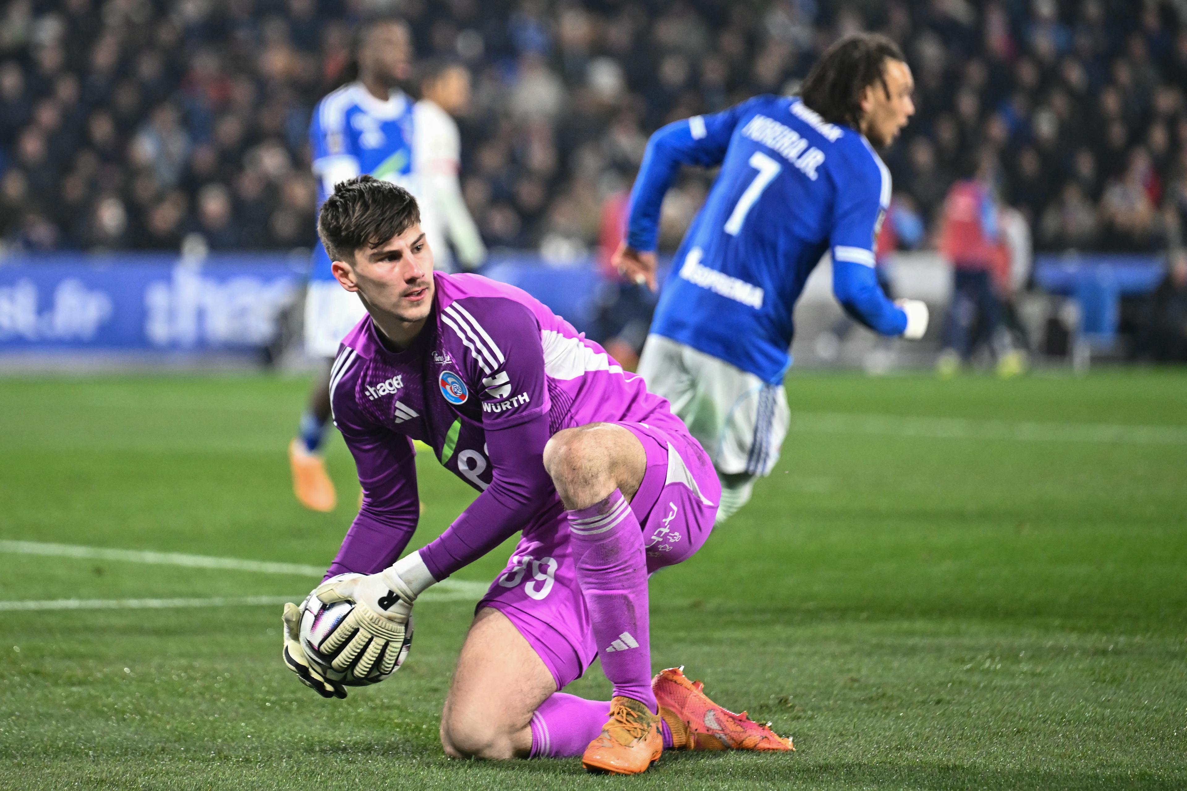 Mike Penders in goal for Strasbourg during an ever-present run in February 2026
