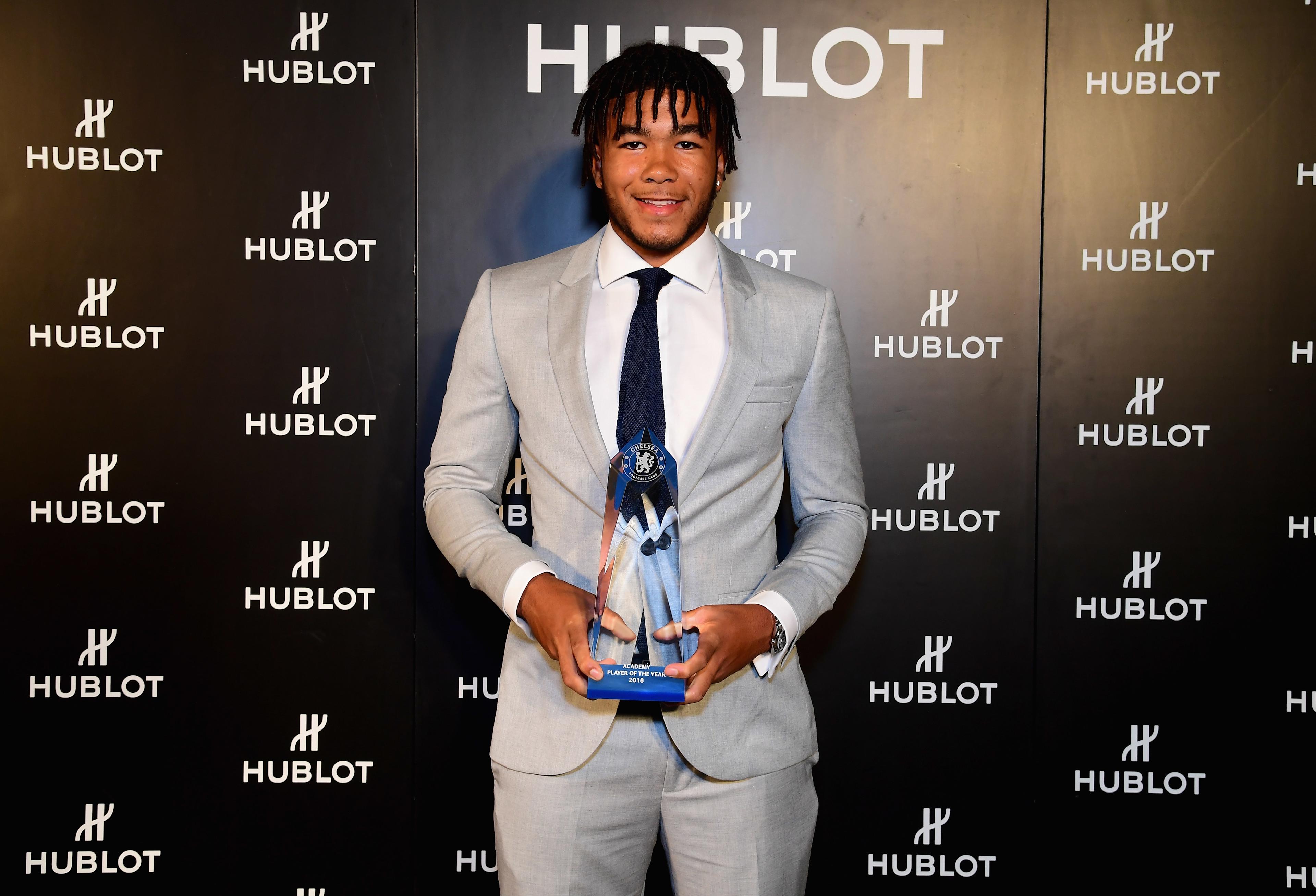Reece James receives Chelsea's 2018 Academy Player of the Year award