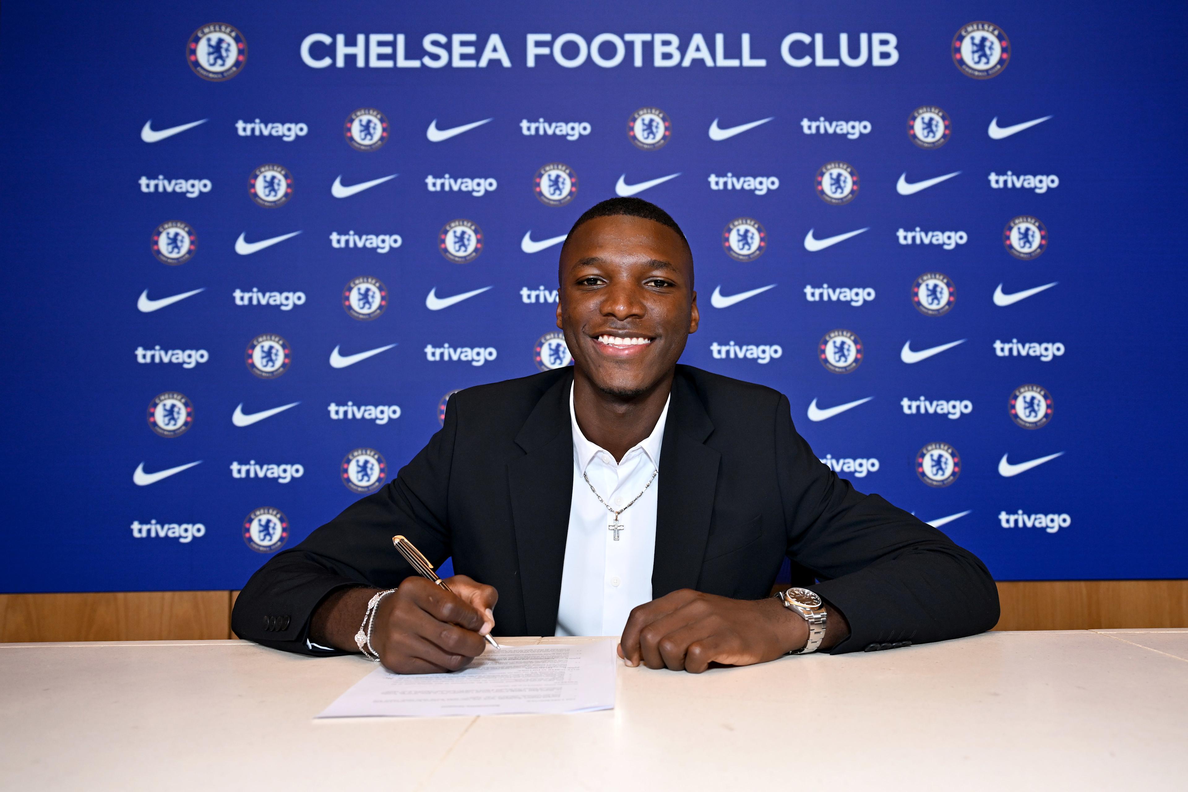 Moisés Caicedo signs his first Chelsea contract at Cobham in August 2023