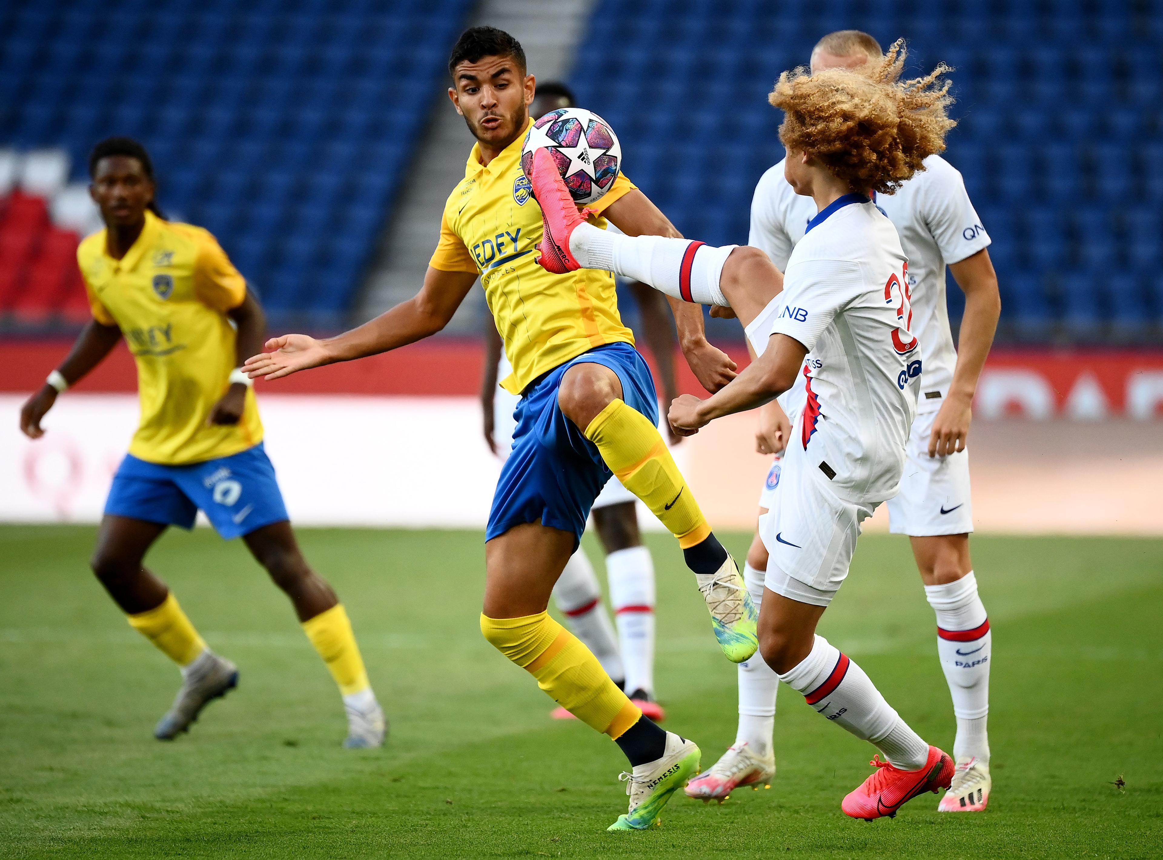 Maxence Lacroix plays for Sochaux early in his senior career