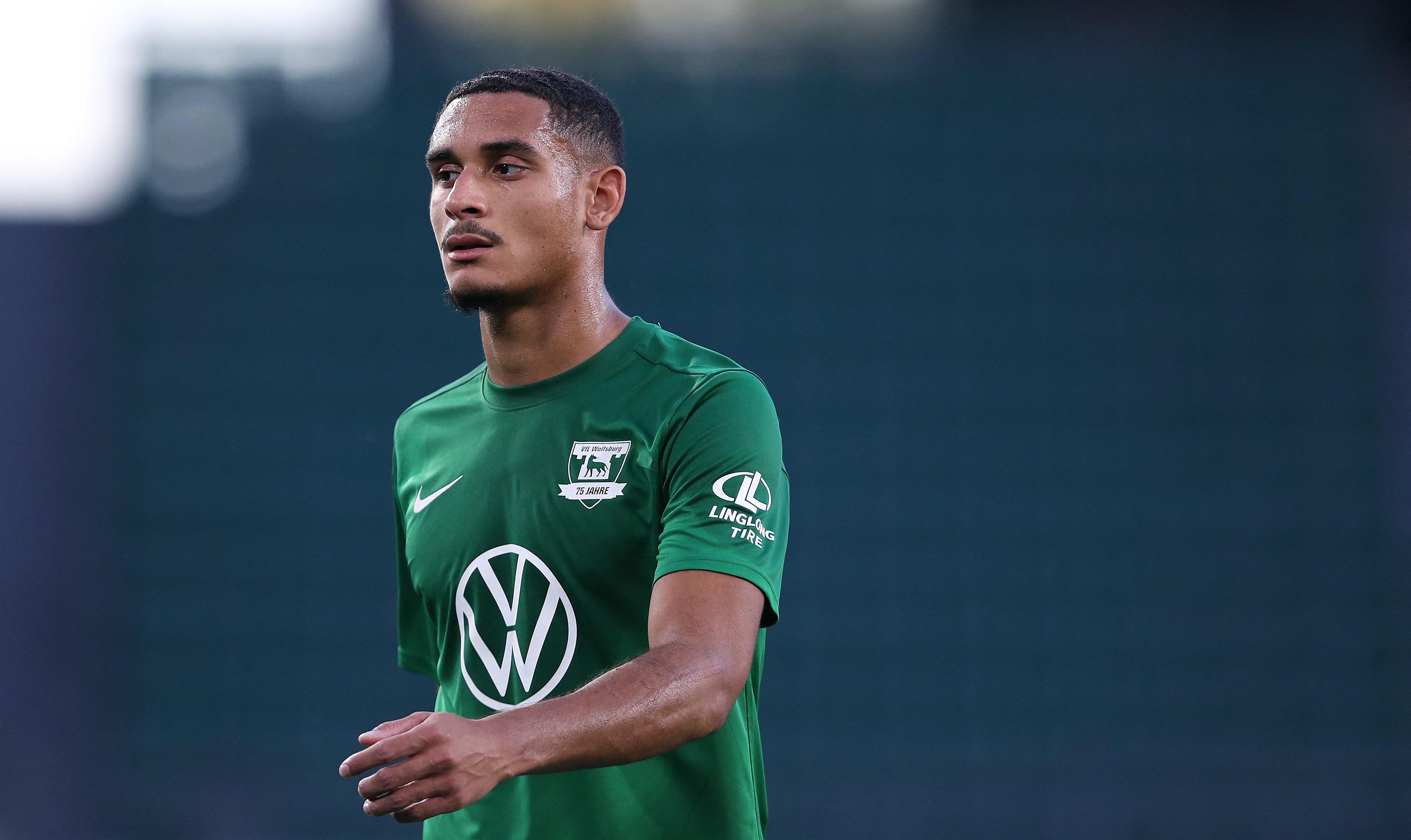 Maxence Lacroix carries the ball for Wolfsburg in the Bundesliga