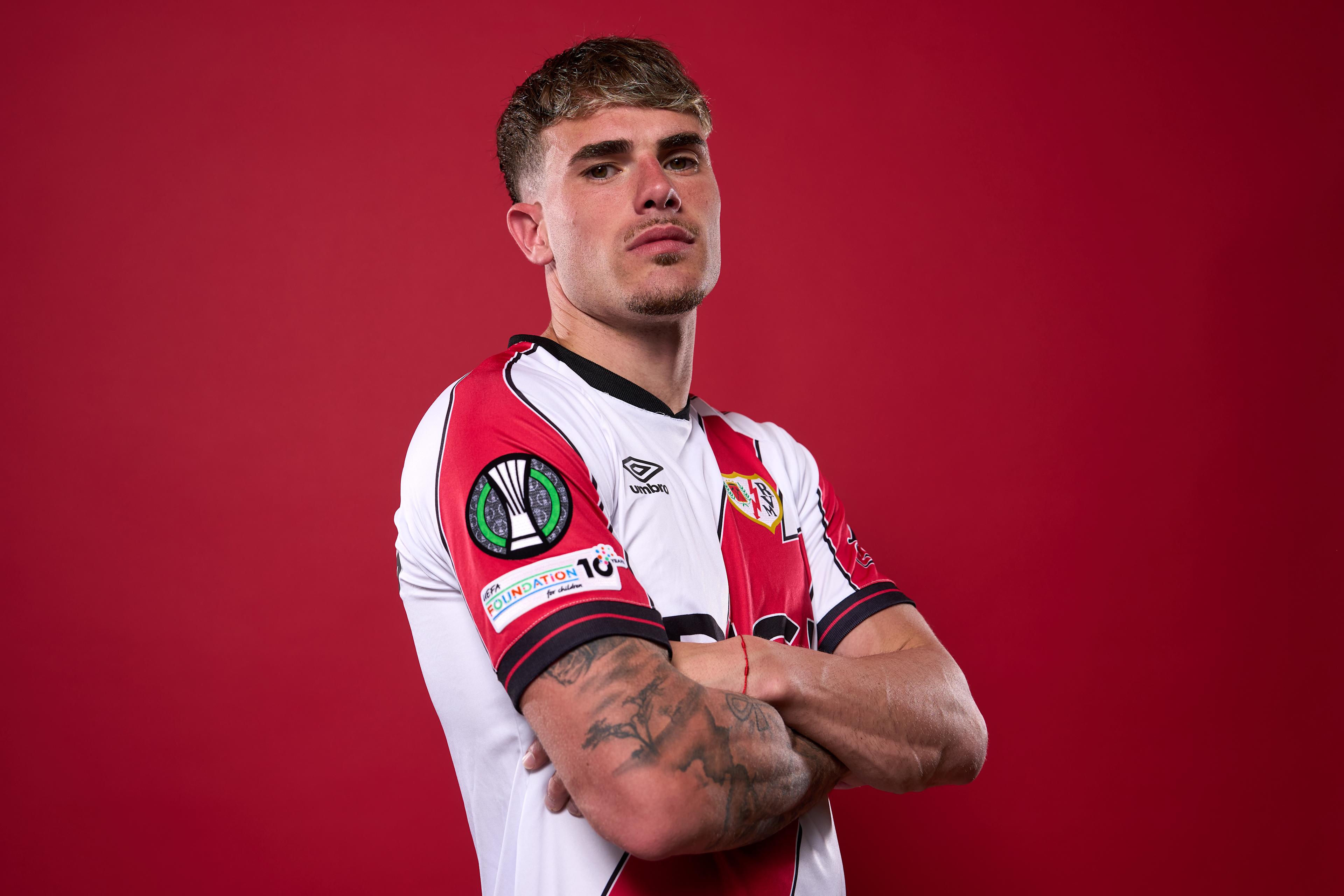 Pep Chavarría poses for Rayo Vallecano's Conference League media photographs