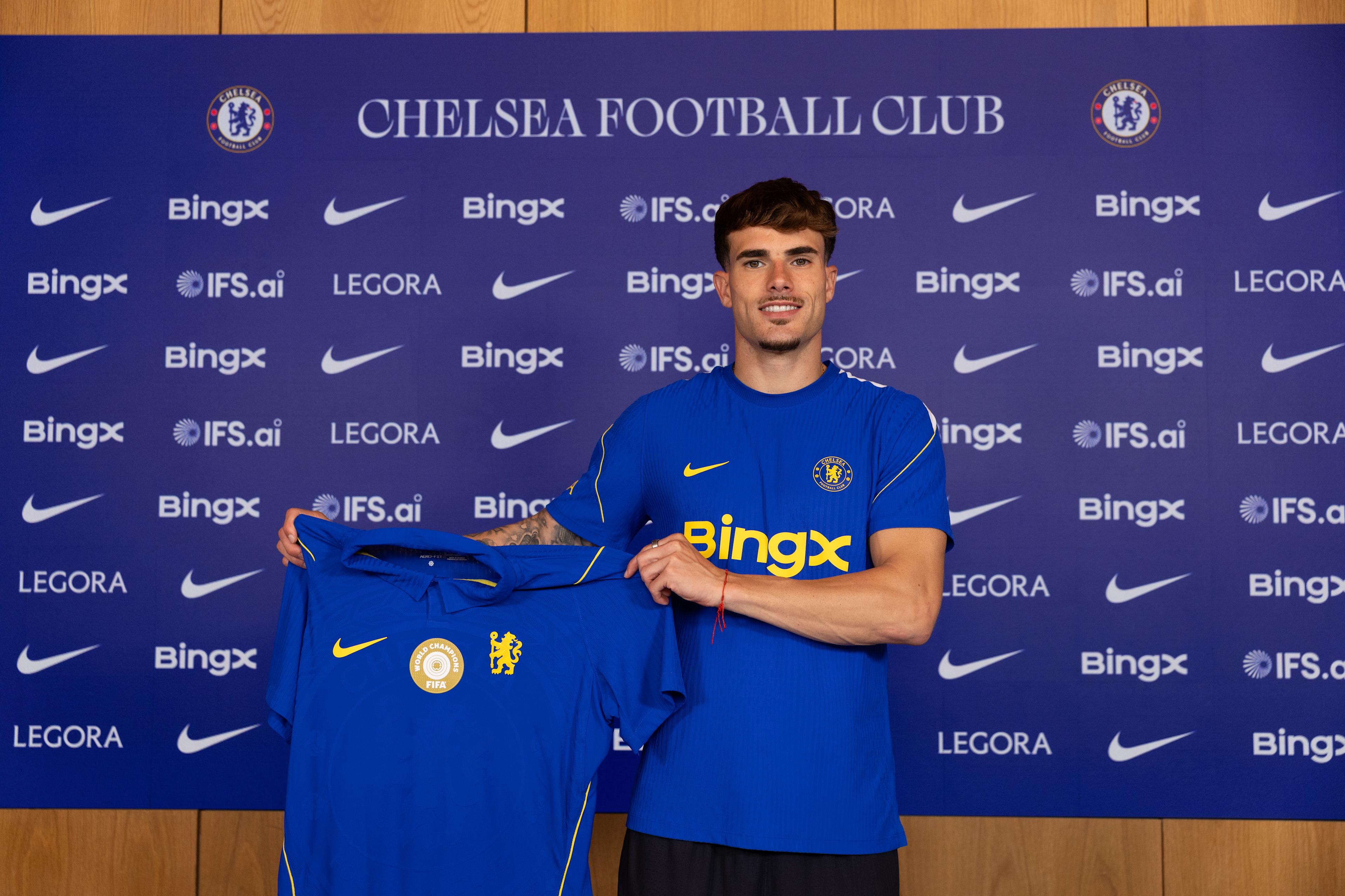 Pep Chavarría poses during his first day as a Chelsea player in August 2026