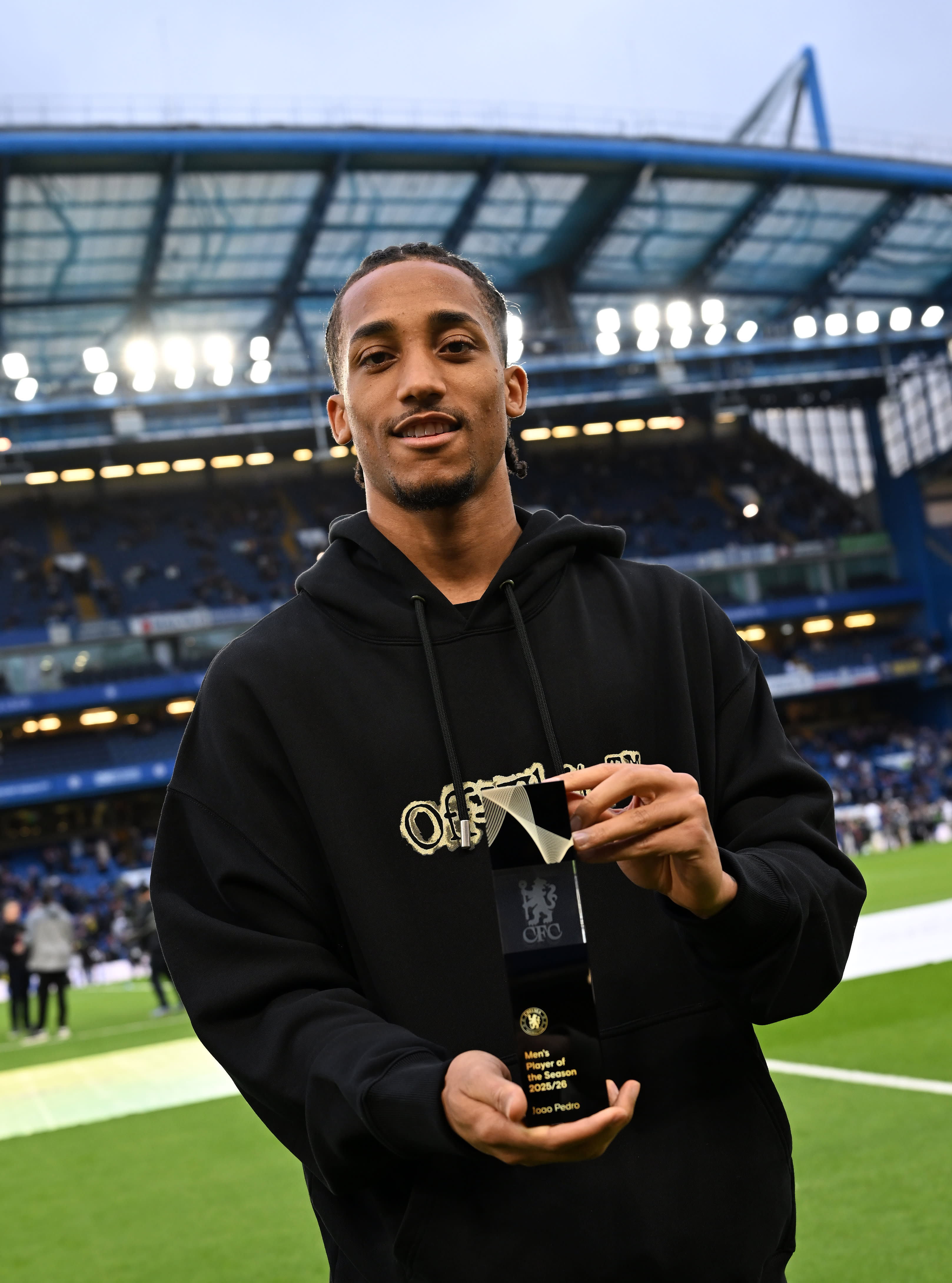 Joao Pedro receives Chelsea's 2025/26 Player of the Season award
