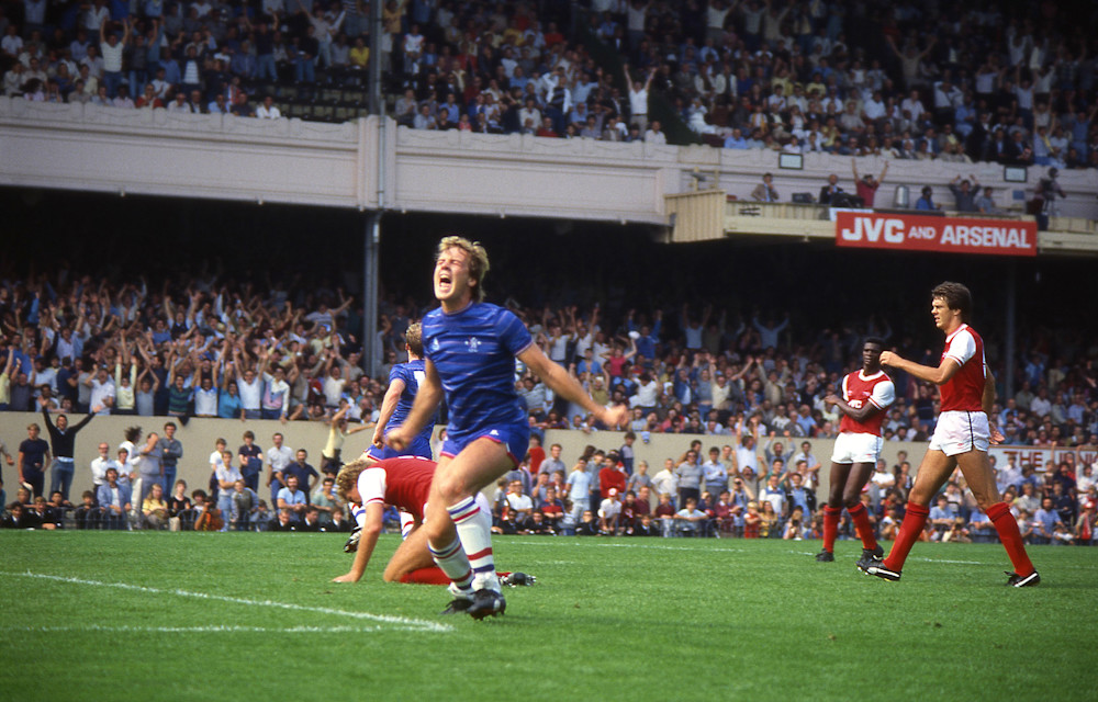 Dixon celebrujący bramkę na wagę remisu z Arsenalem, zdjęcie Chelsea FC