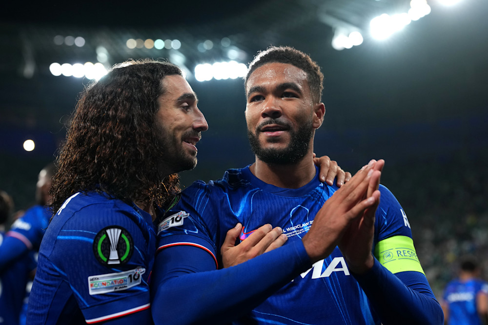Duet bocznych obrońców po meczu we Wrocławiu, zdjęcie Chelsea FC