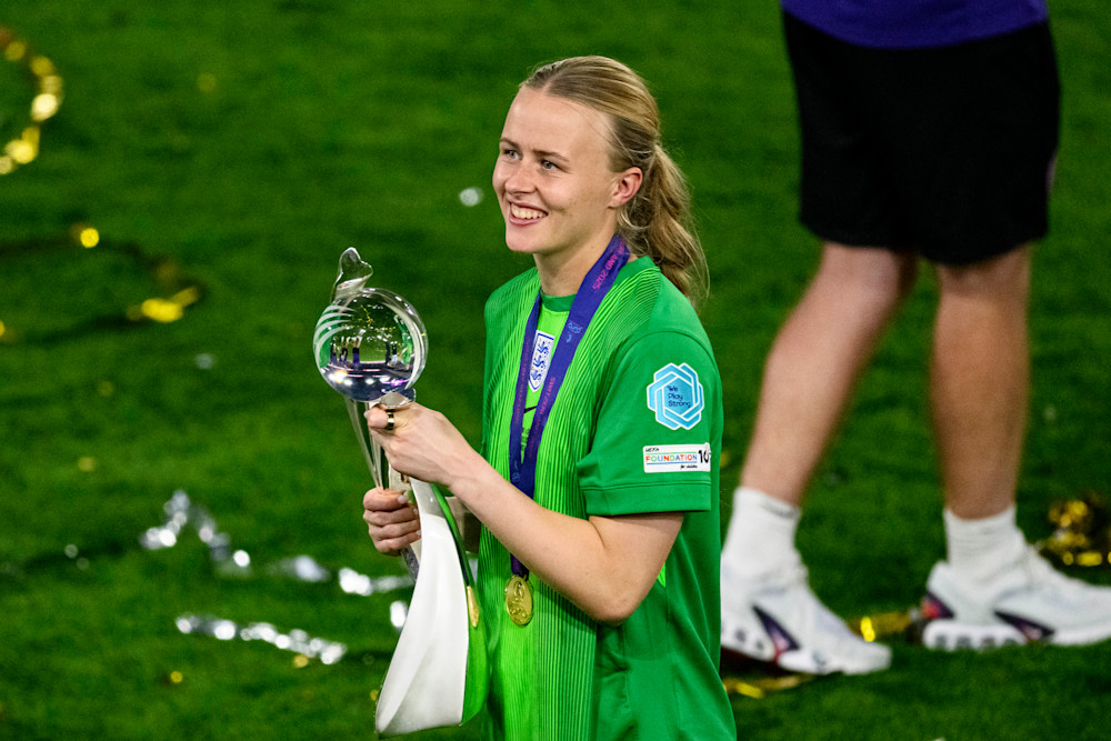 Chelsea and England goalkeeper Hannah Hampton wins FIFA's Best Women’s Goalkeeper Award for 2025