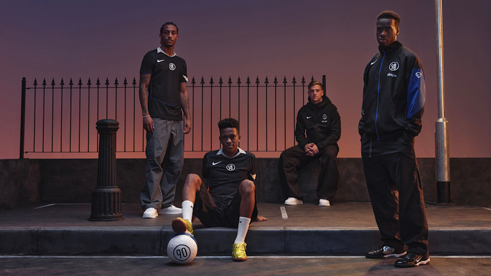 https://img.chelseafc.com/image/upload/f_auto,w_1000,q_90/restricted/2025/Third%20kit%20launch/Looking%20sharp,%20lads.jpg