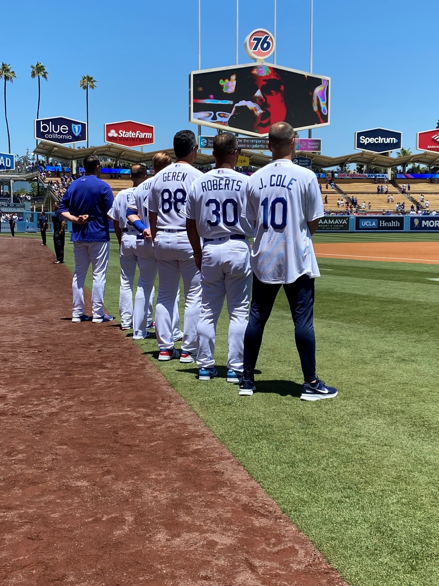 Joe Cole throws the first pitch at Dodger Stadium! ⚾️