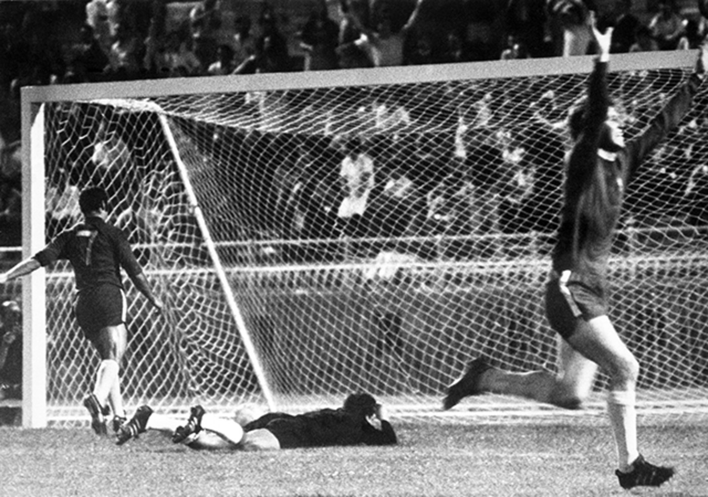 Celebrating a Peter Osgood goal against Real Madrid in 1971