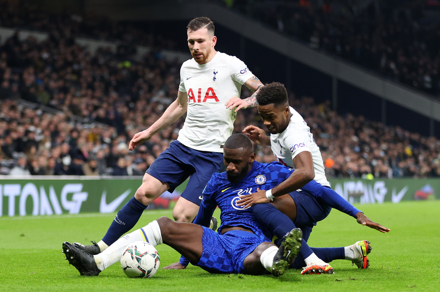 Man City 4-3 Tottenham (Agg: 4-4) Fernando Llorente settles