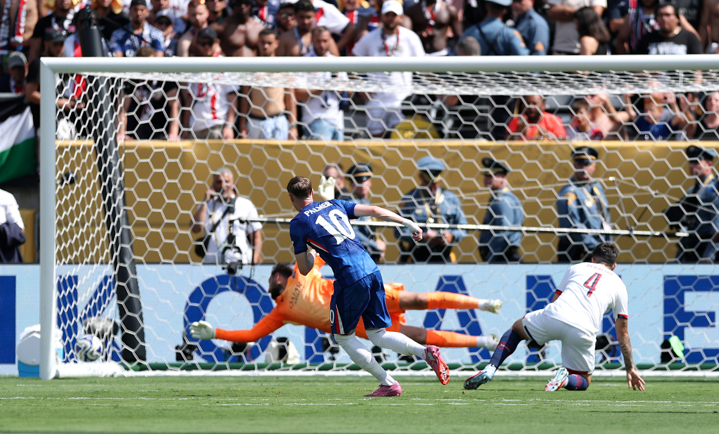 Cole makes it 2-0