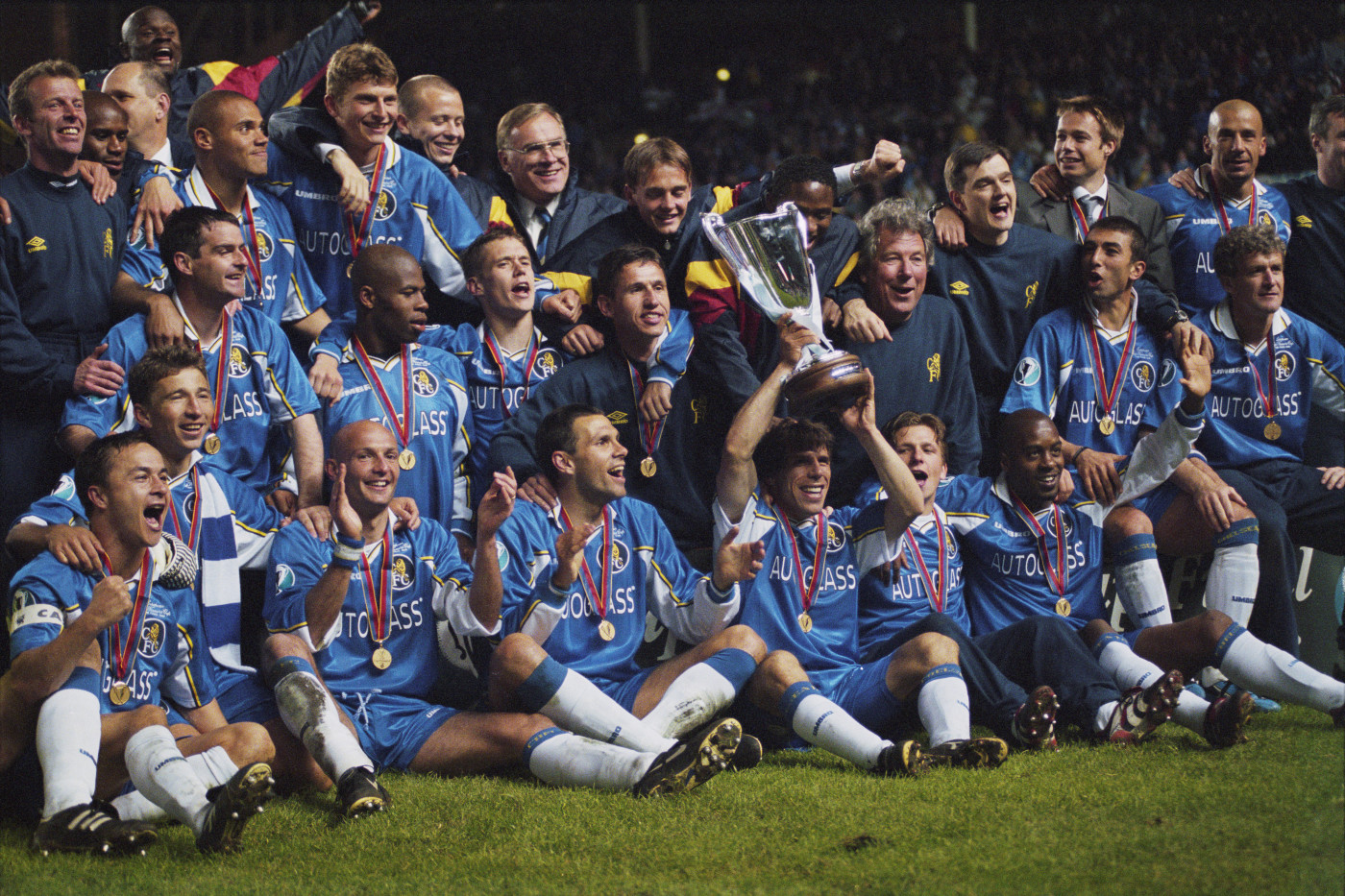 Уефа 1998. Суперкубок УЕФА 1998. Кубок УЕФА 1998.