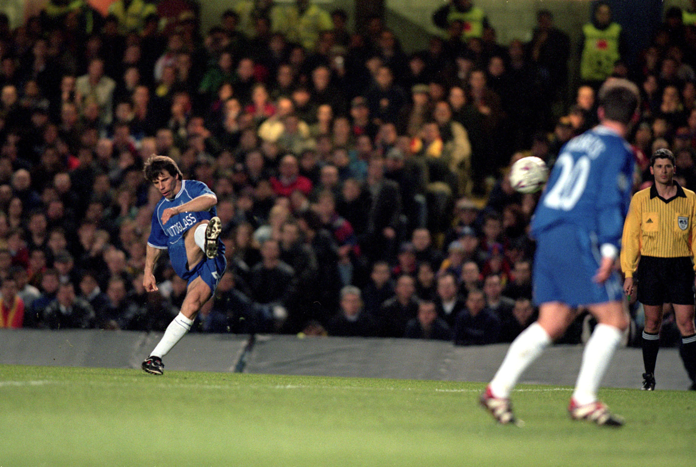 Zola curls in a trademark free-kick versus Barcelona