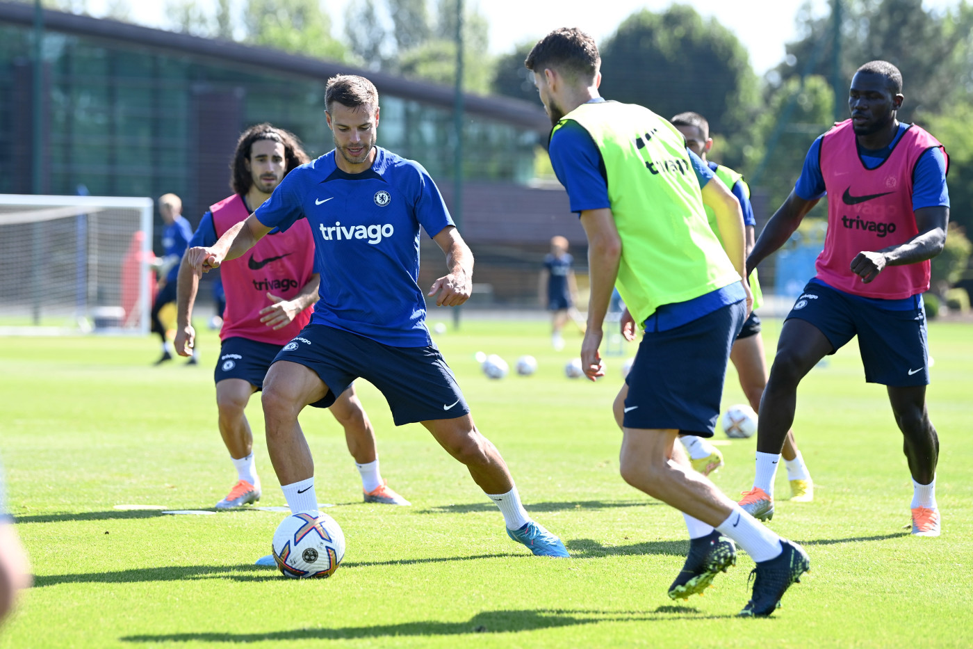 Какой клуб сейчас тренирует. Cobham Chelsea.