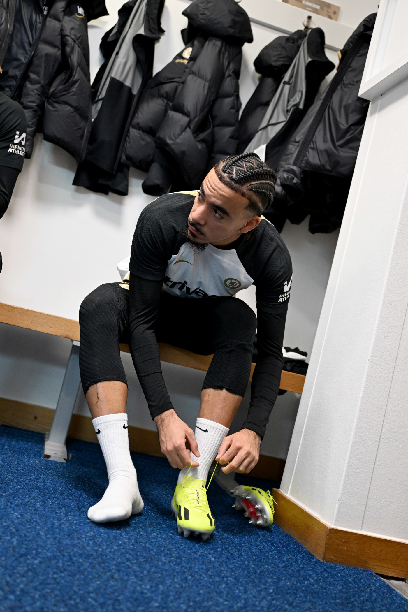 Malo laces up for training