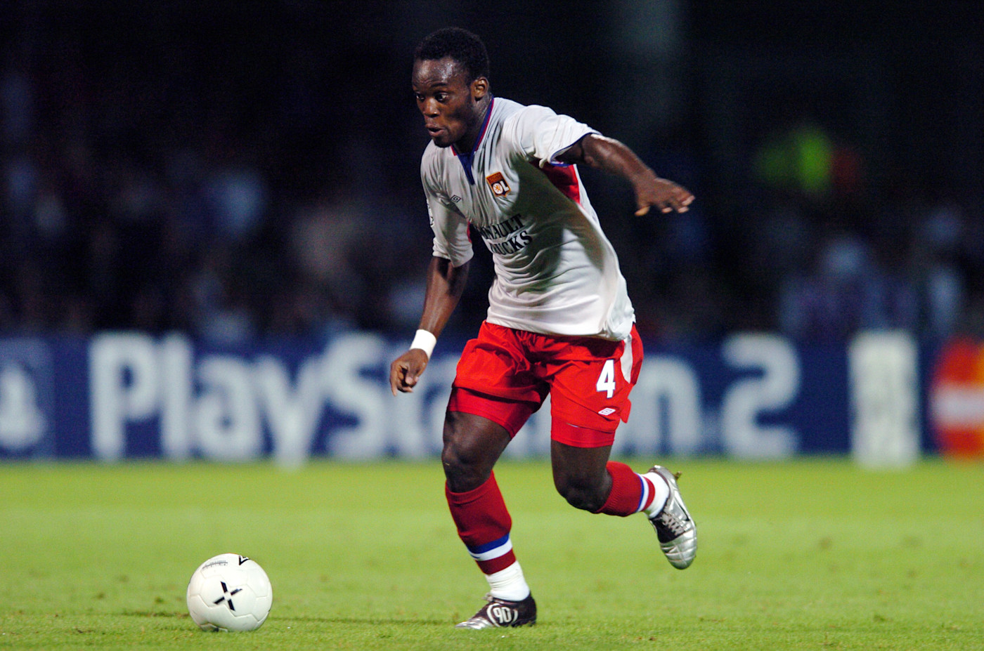 essien-lyon-2004.jpg