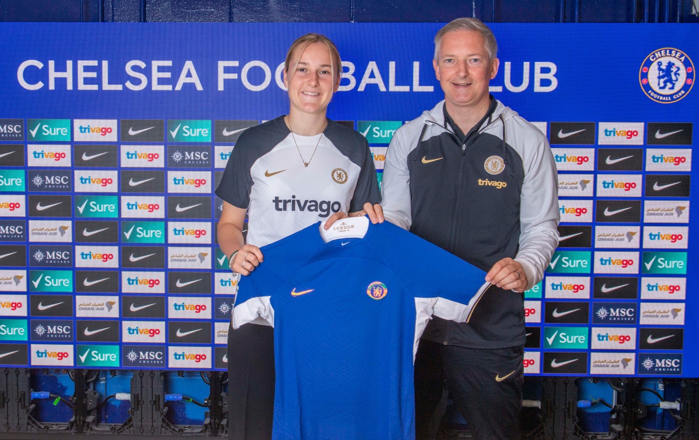 Kaptein holds the Chelsea shirt alongside general manager Paul Green