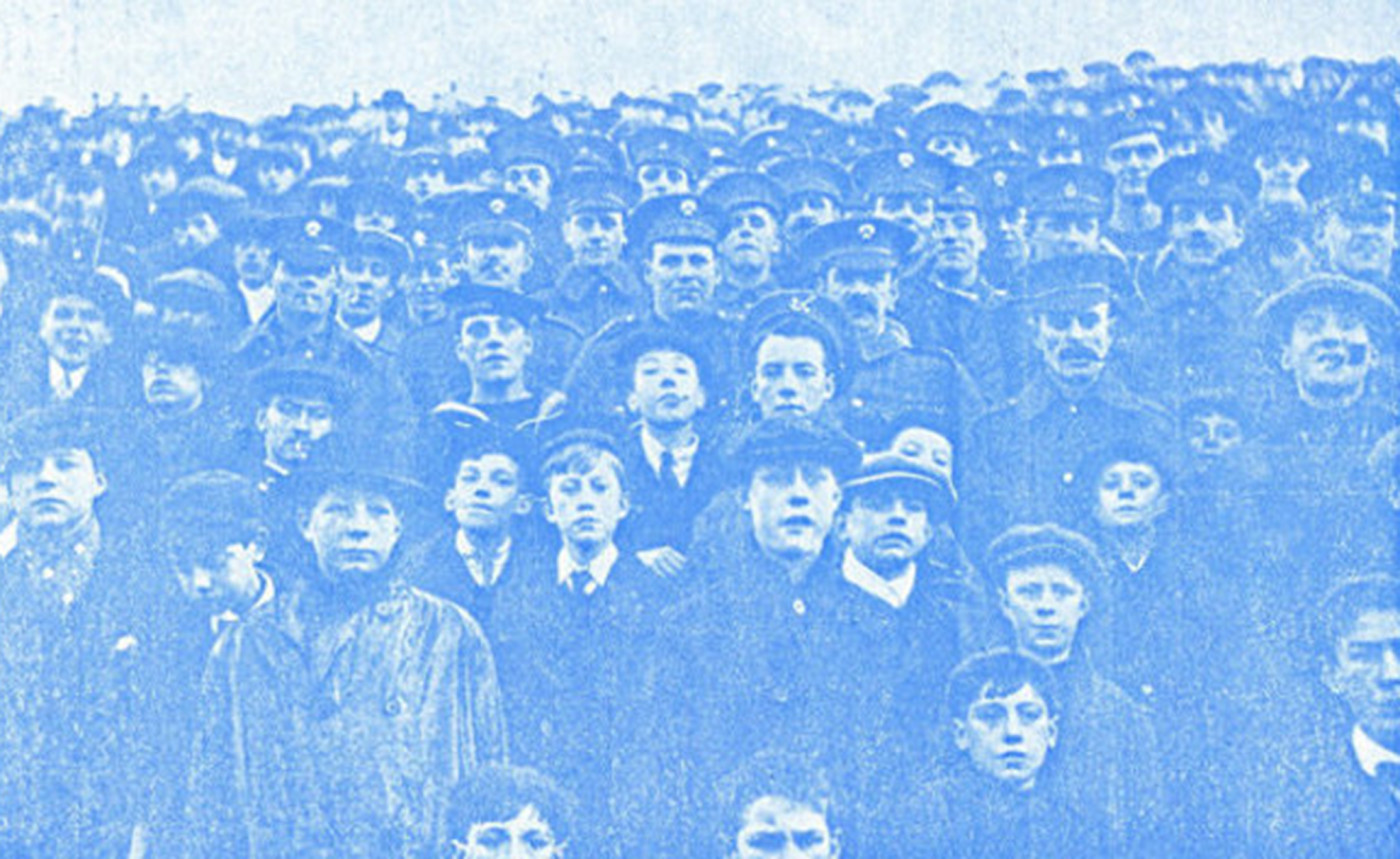 Uniforms worn in the Stamford Bridge crowd