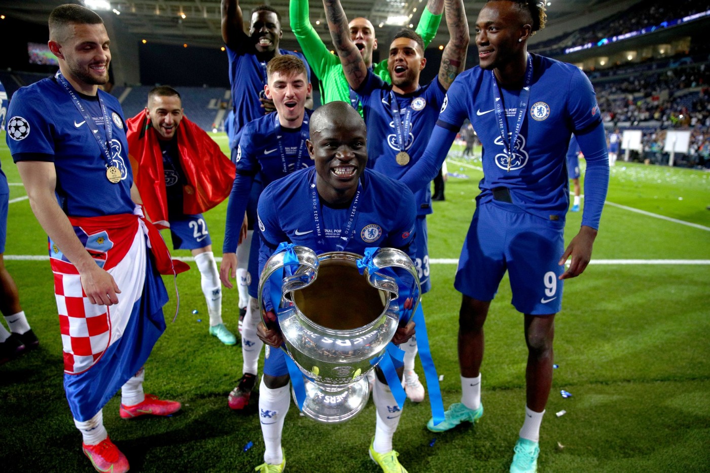 UEFA Champions League trophy goes on display to Chelsea supporters!, News, Official Site