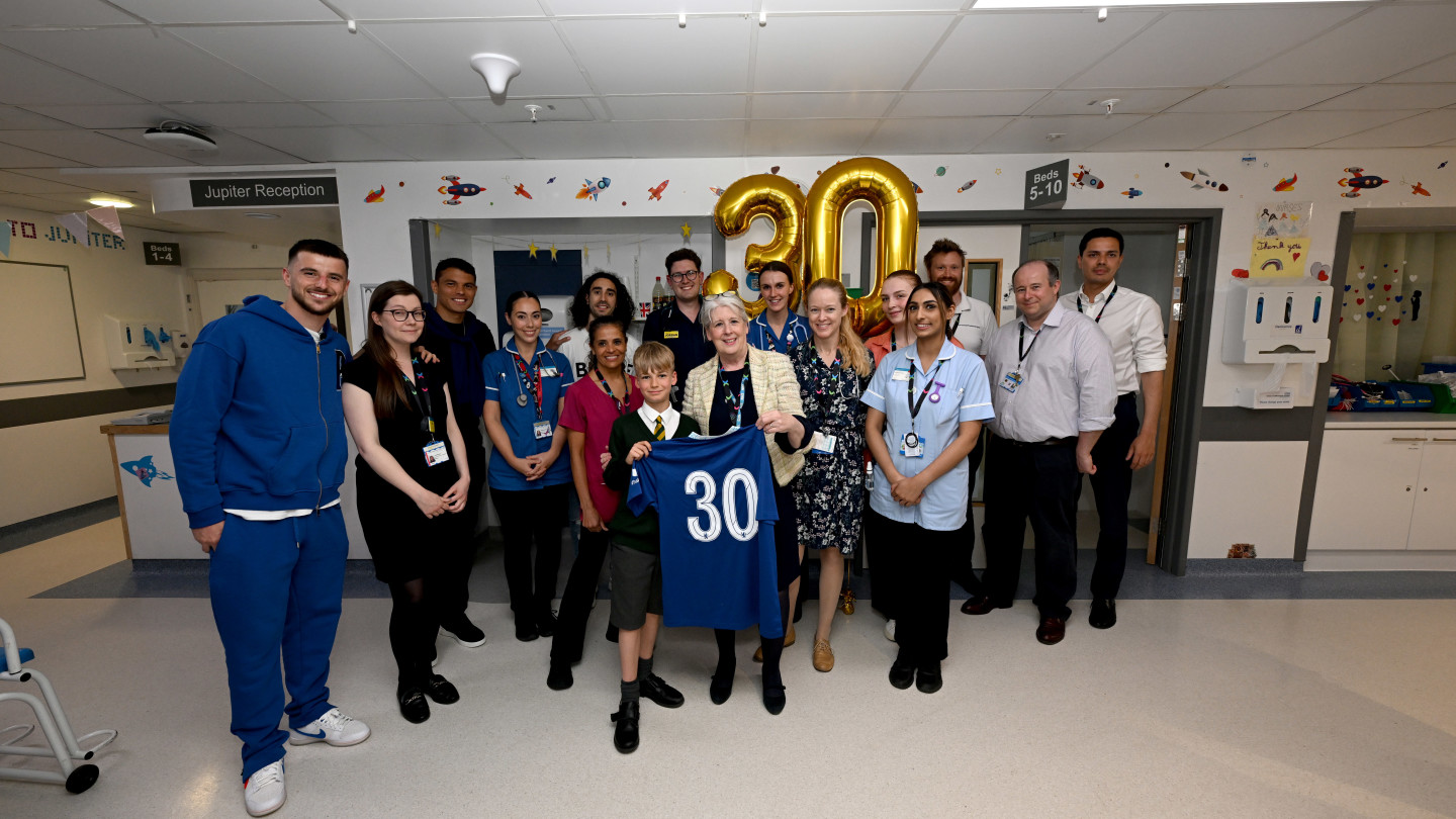 Trio visit Chelsea & Westminster Hospital Video Official Site