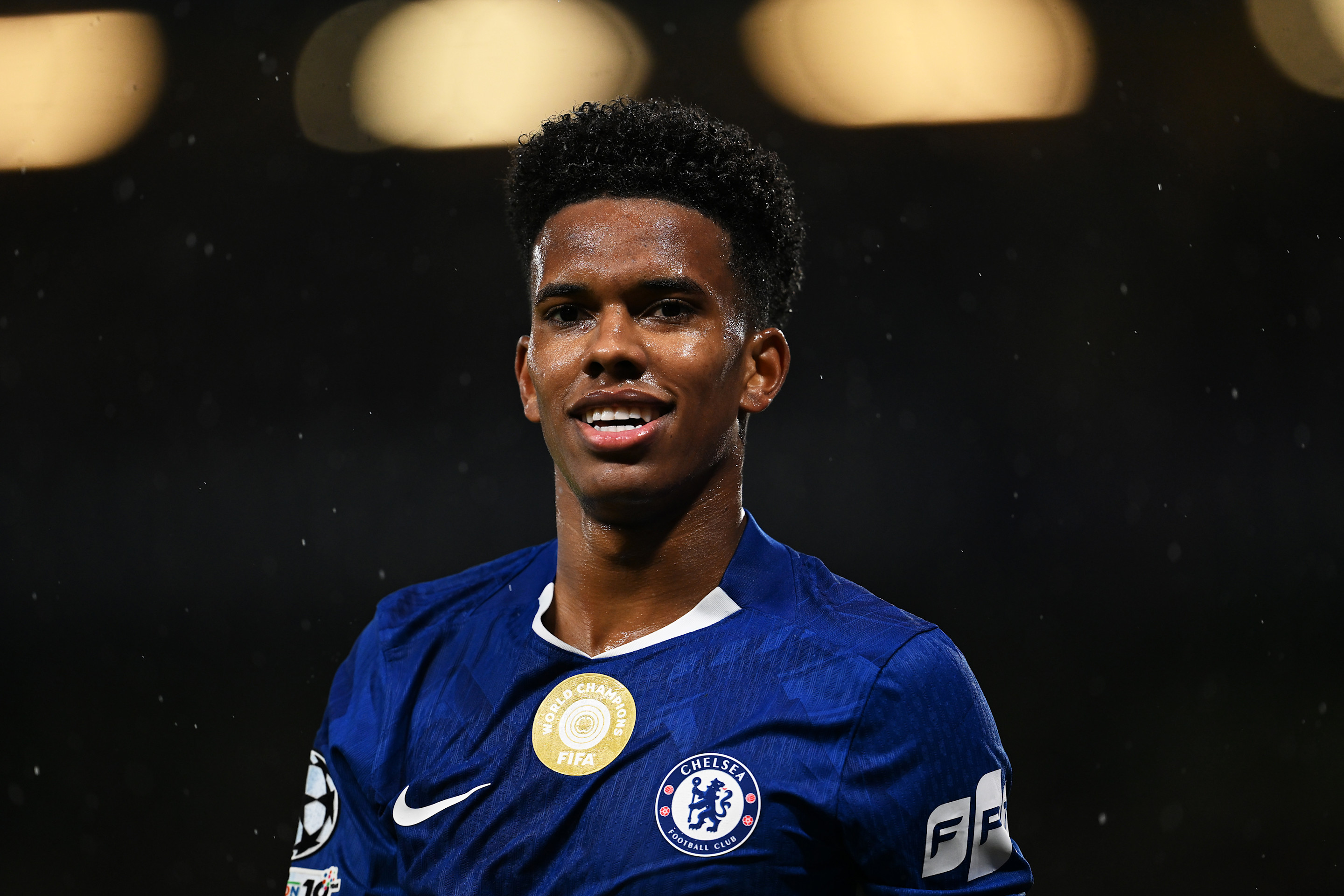 برشلونة يراقب إستيفاو لاعب تشيلسي للتعاقد معه