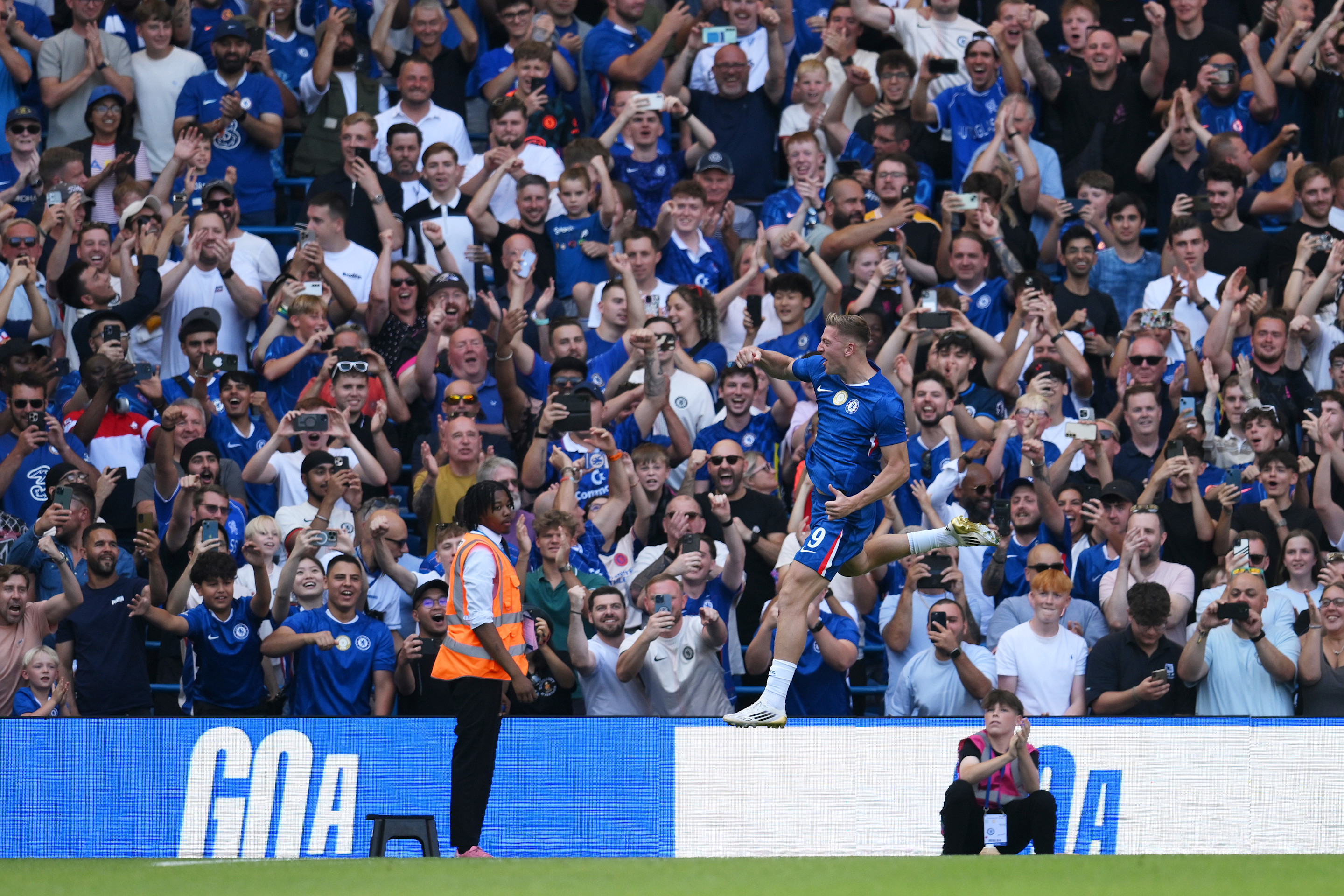 Gallery: Silverware on show as Chelsea impress | News | Official 