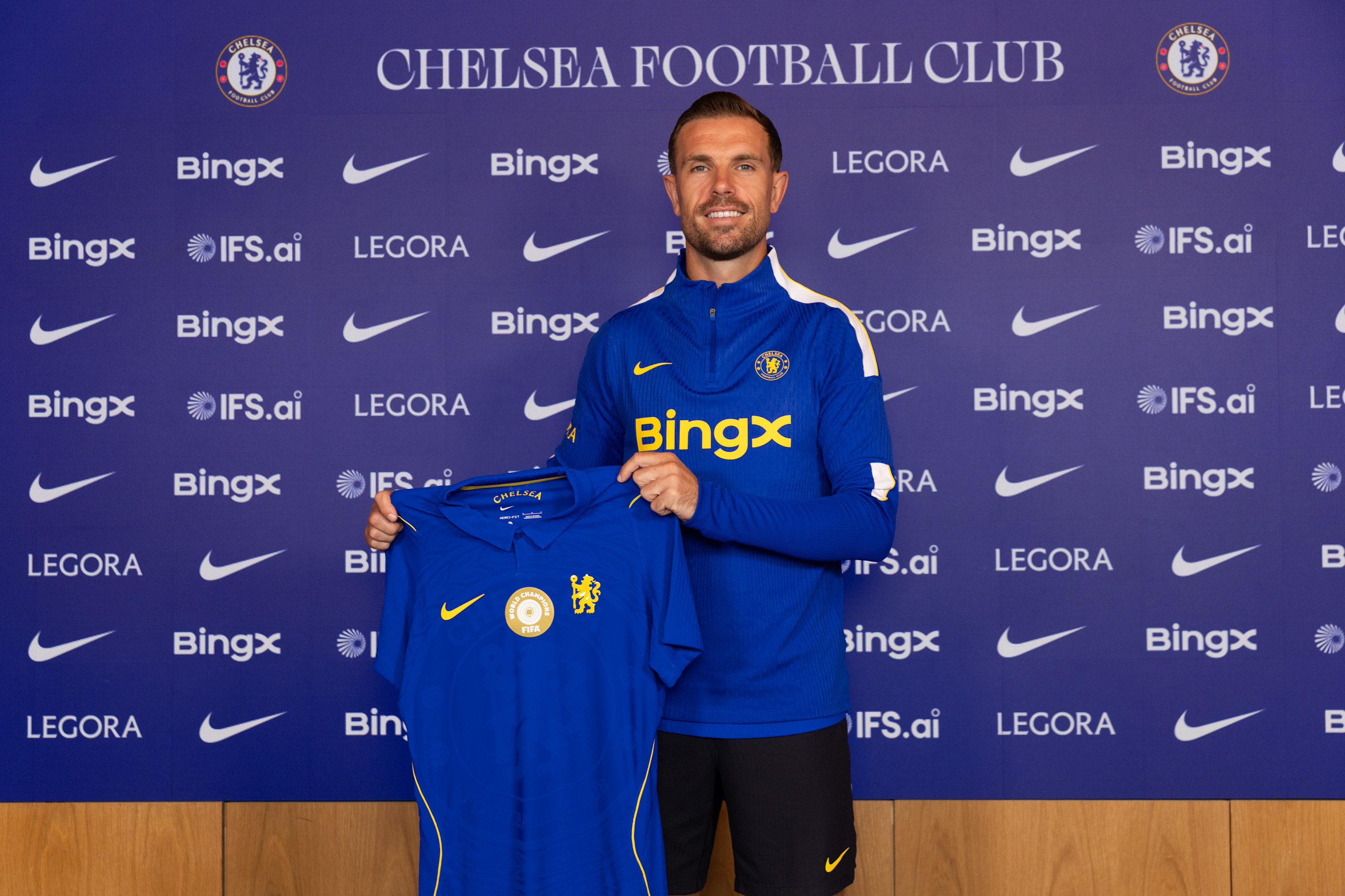 England midfielder Henderson joins Chelsea
