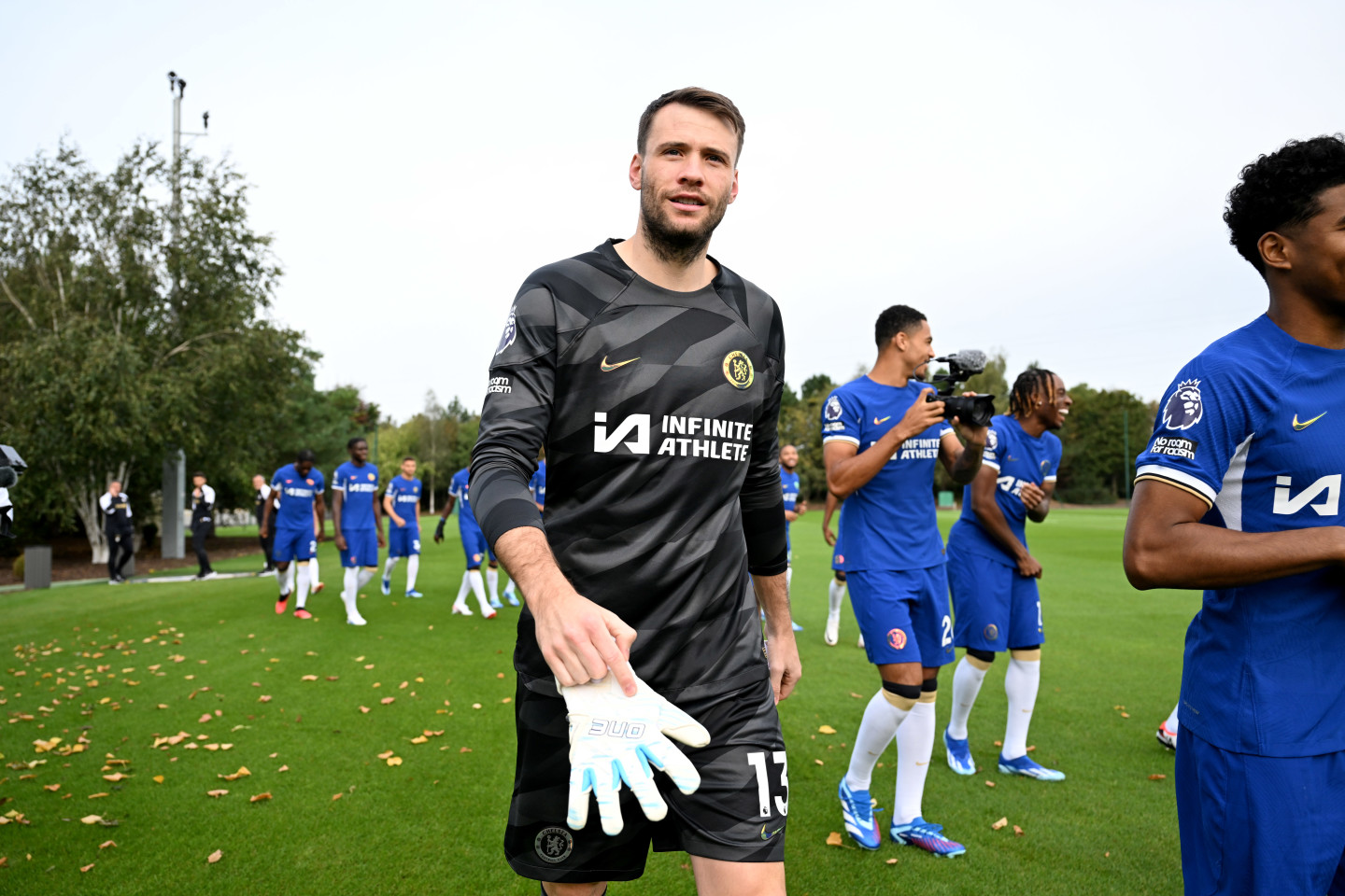 Chelsea boss Mauricio Pochettino says Marcus Bettinelli does a 'fantastic job' helping young talent.