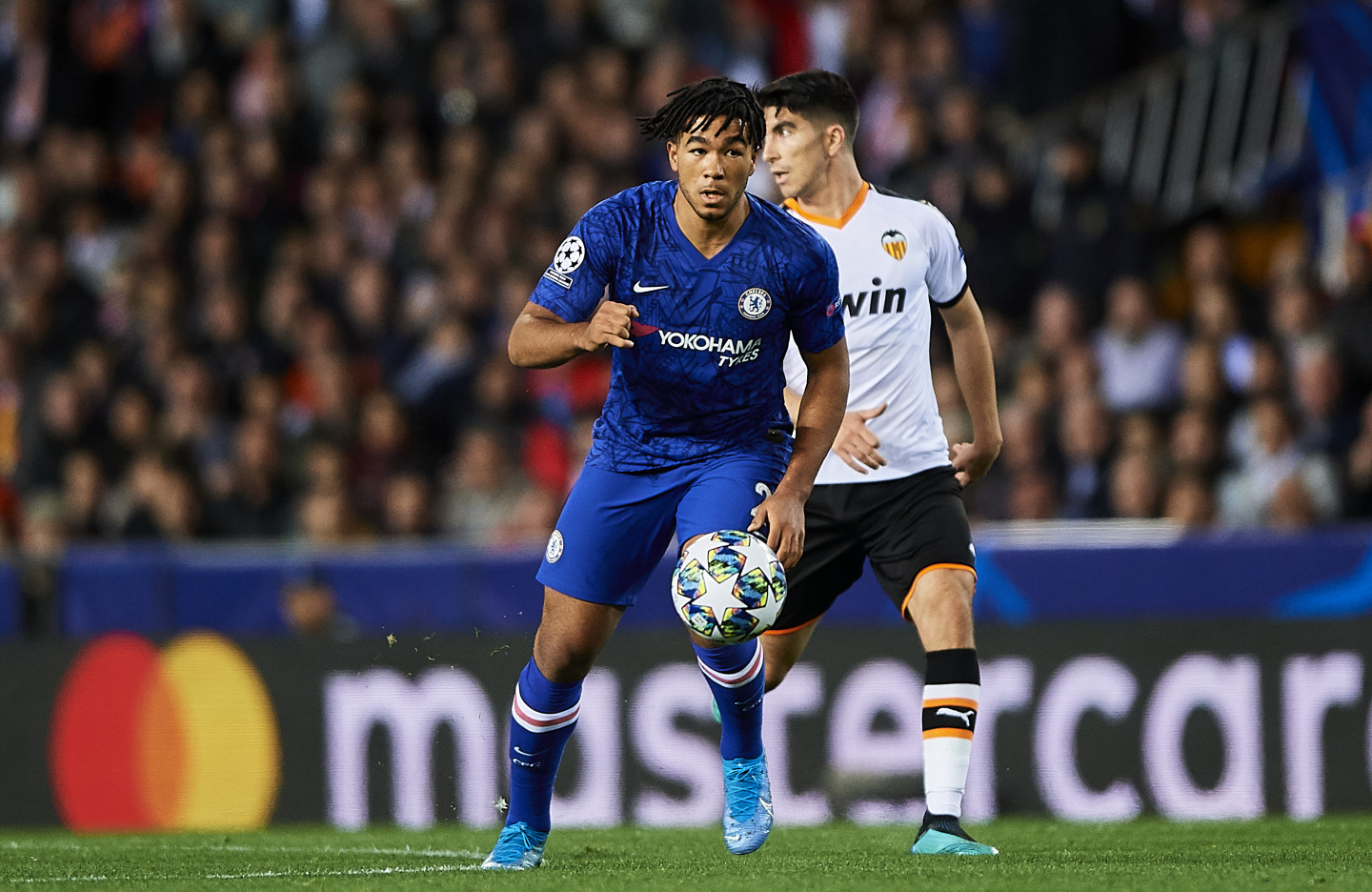 Chelsea valencia sale live