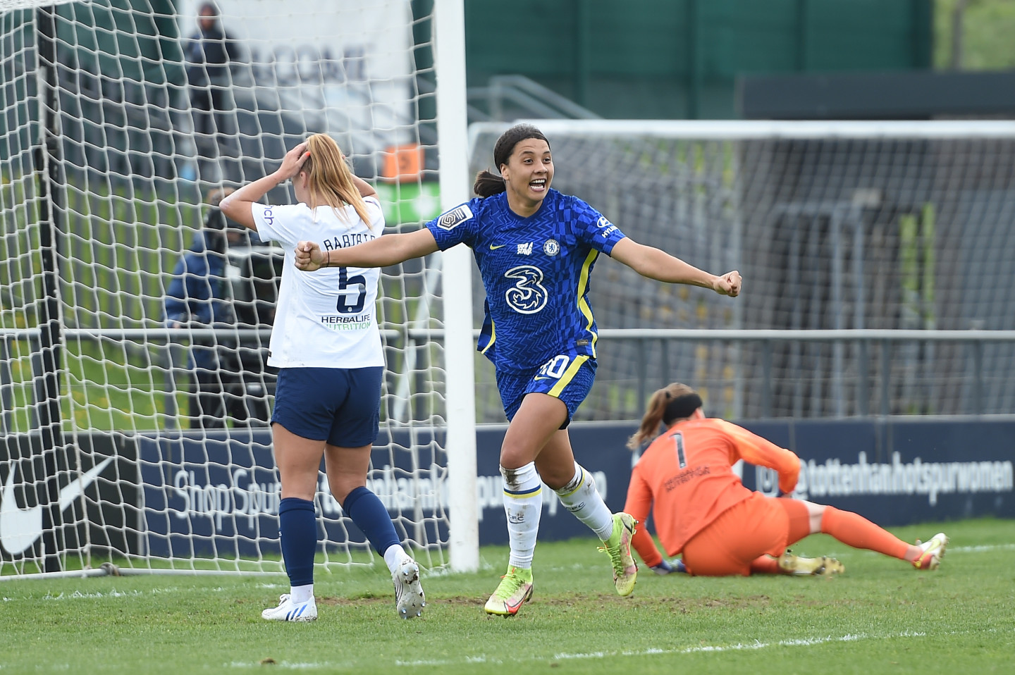 Tottenham Hotspur Women 1 – 3 Chelsea FC Women: Spurs fall to ten-player  Chelsea - Cartilage Free Captain