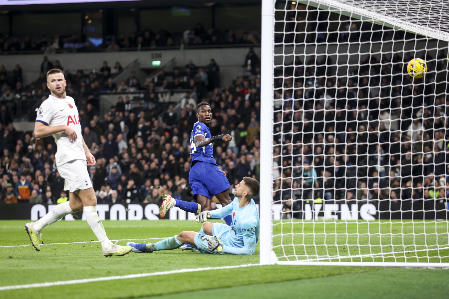 Jackson treble fires Chelsea to victory over Spurs