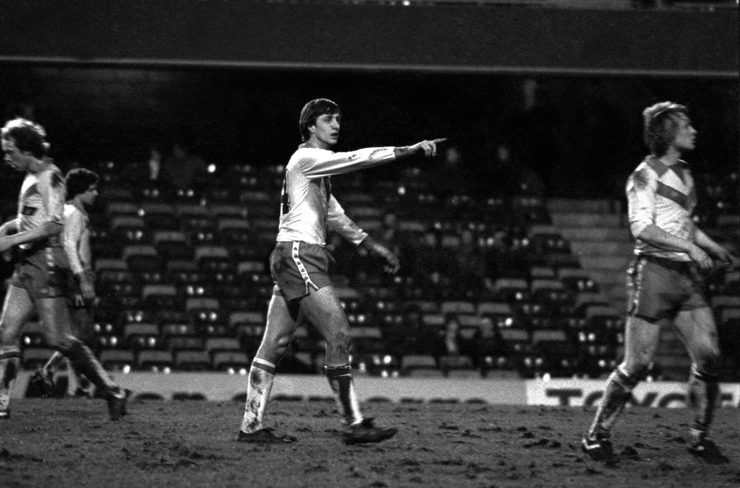 Cruyff white clearance